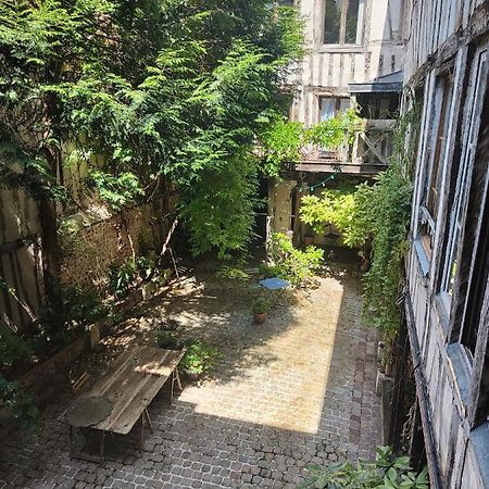 Studio Apartment Rouen Bagian luar foto