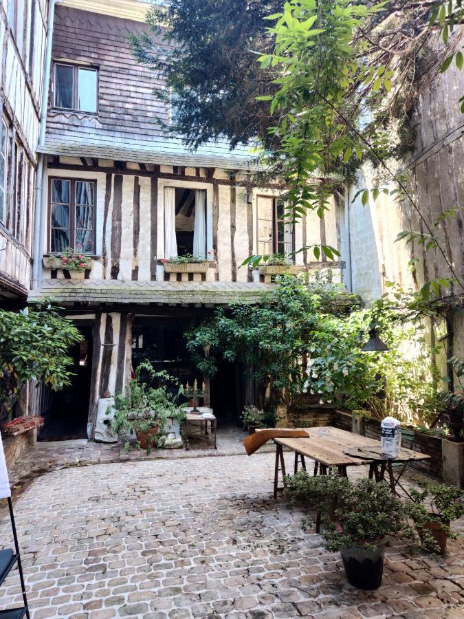 Studio Apartment Rouen Bagian luar foto